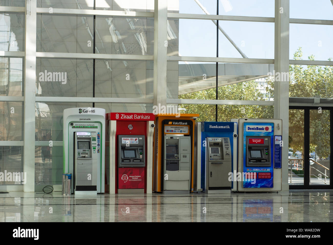 Ankara, Türkei September 22,2018: Türkische Bank ATM in Ankara mit der U-Bahn Stockfoto