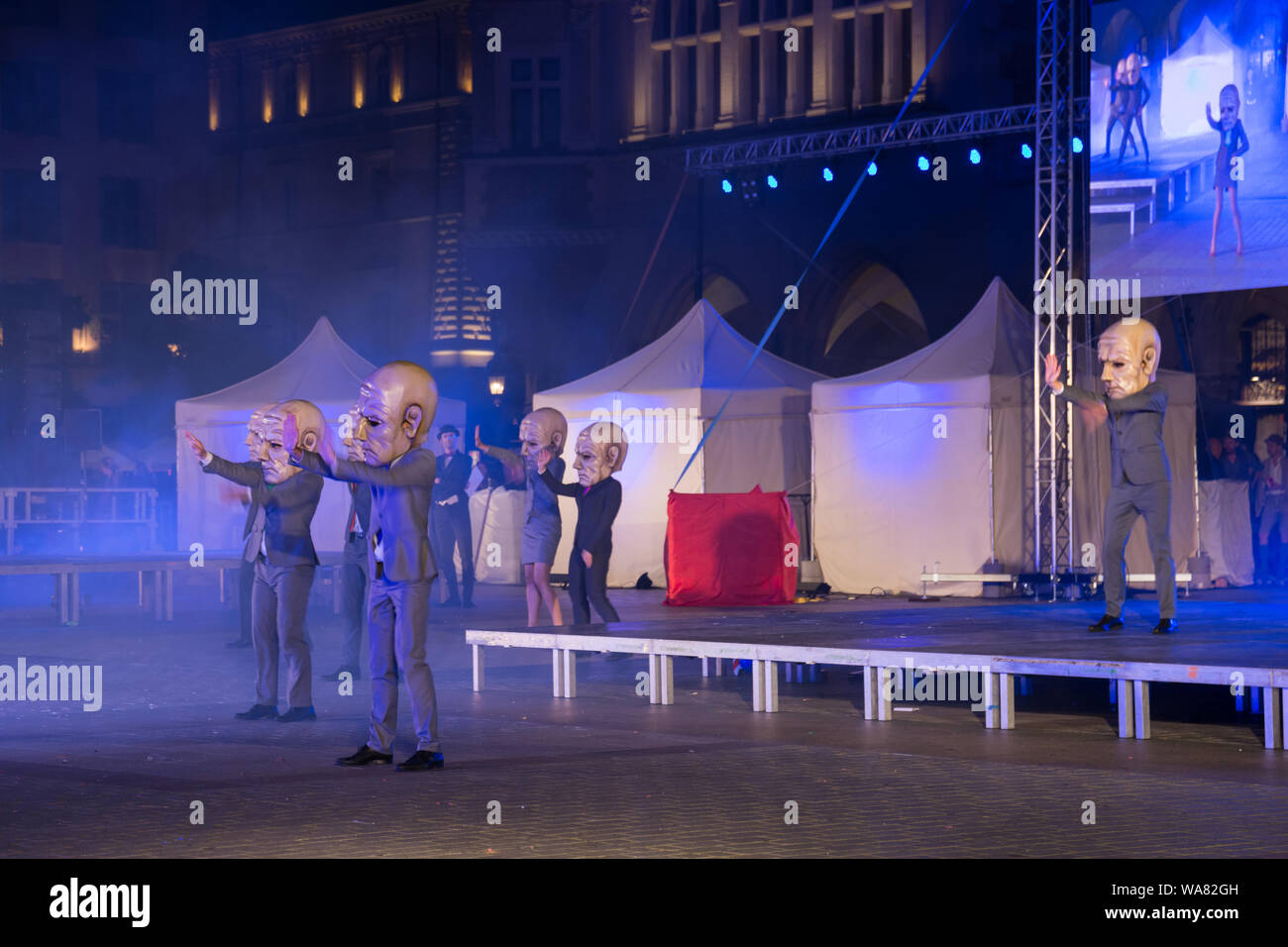 7. Juli 2019. Theater Teatr KTO (KTO) zeigen bei der Parade der Animateure (Jongleur Parade) während 32 ULICA Straßentheater Festival in Krakau Stockfoto