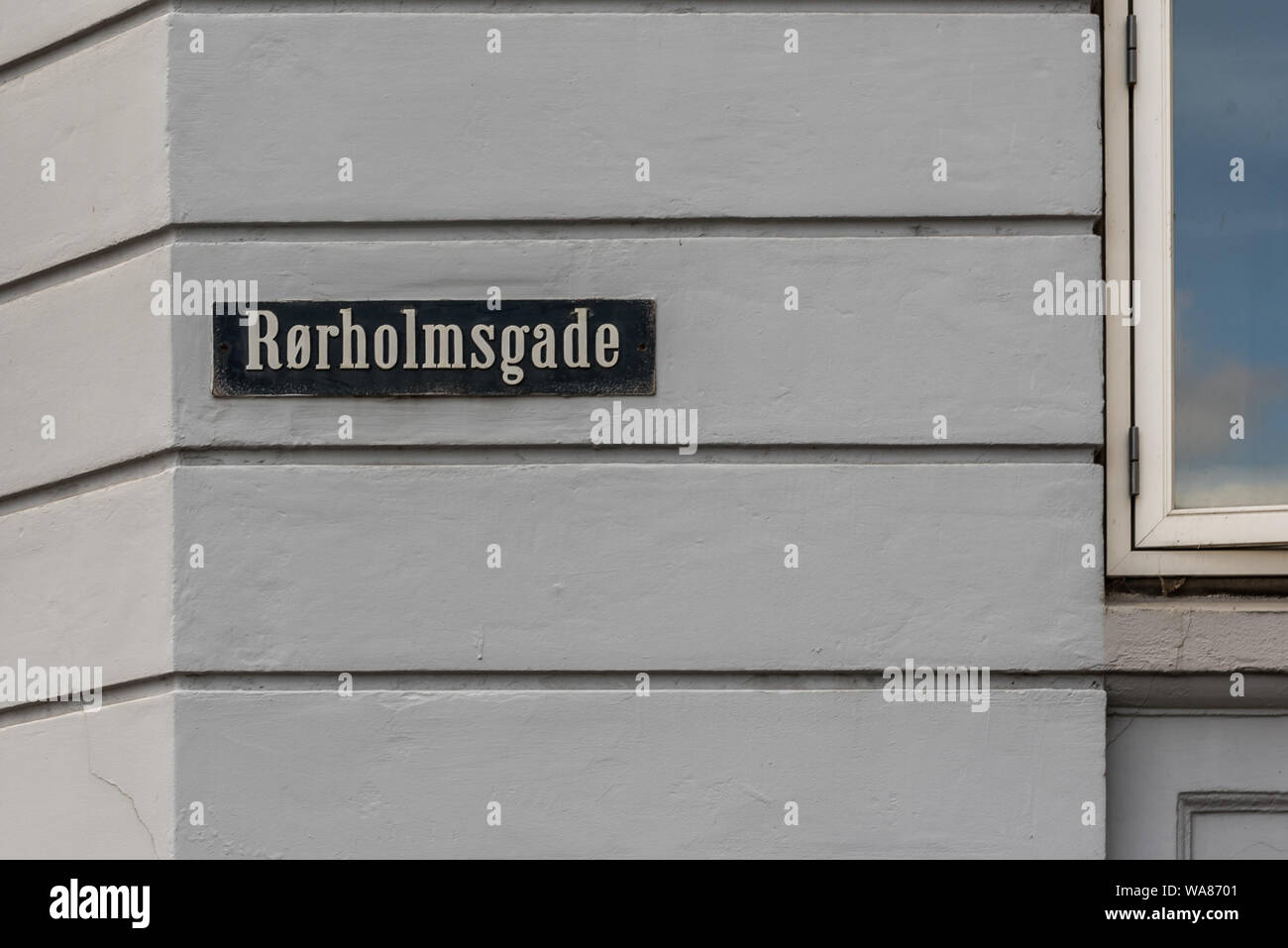 Straßenschild an der Wand eines berühmten Galerie Straße in Kopenhagen, 16. August 2019 Stockfoto