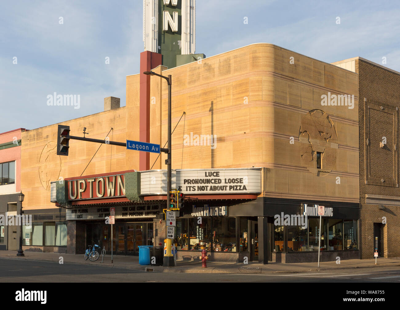 Die Stromlinie moderne Art déco-Fassade des 1939 Uptown Film Theater in Minneapolis, Minnesota, USA Stockfoto