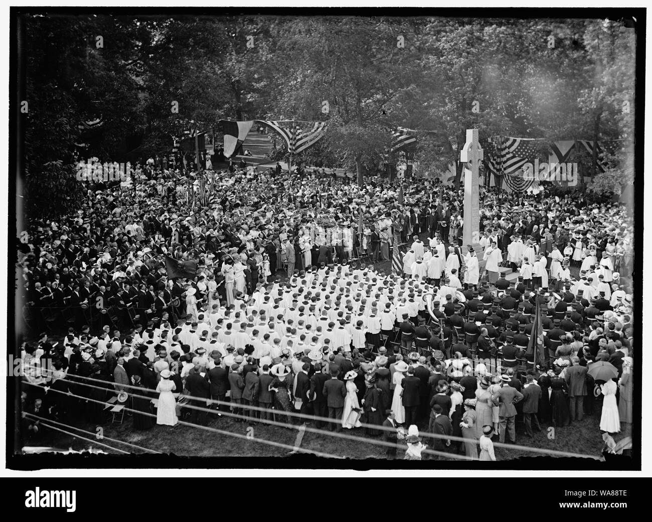 Kathedrale der hll. PETER UND PAUL. WASHINGTON National Cathedral. Für die Pfarrkirche. ST. ALBAN. Spanisch WAR MEMORIAL SERVICES AM FRIEDEN KREUZ Stockfoto