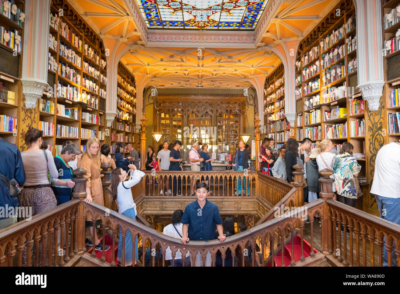 Portugal Porto Porto Livraria Lello berühmten Buchhandlung Harry Potter Stein der Weisen Ruhm Touristen Neo-gotischen 1906 Livraria Chardron Livraria Lello Stockfoto