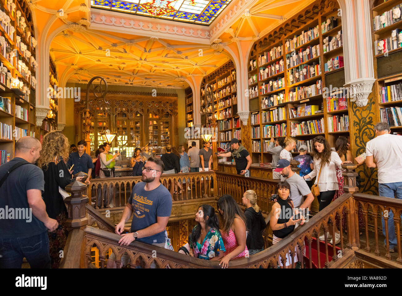 Portugal Porto Porto Livraria Lello berühmten Buchhandlung Harry Potter Stein der Weisen Ruhm Touristen Neo-gotischen 1906 Livraria Chardron Livraria Lello Stockfoto