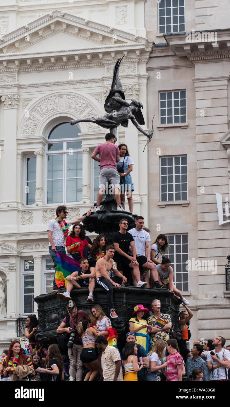 Die Leute, die das London Pride Parade 2019 Stockfoto