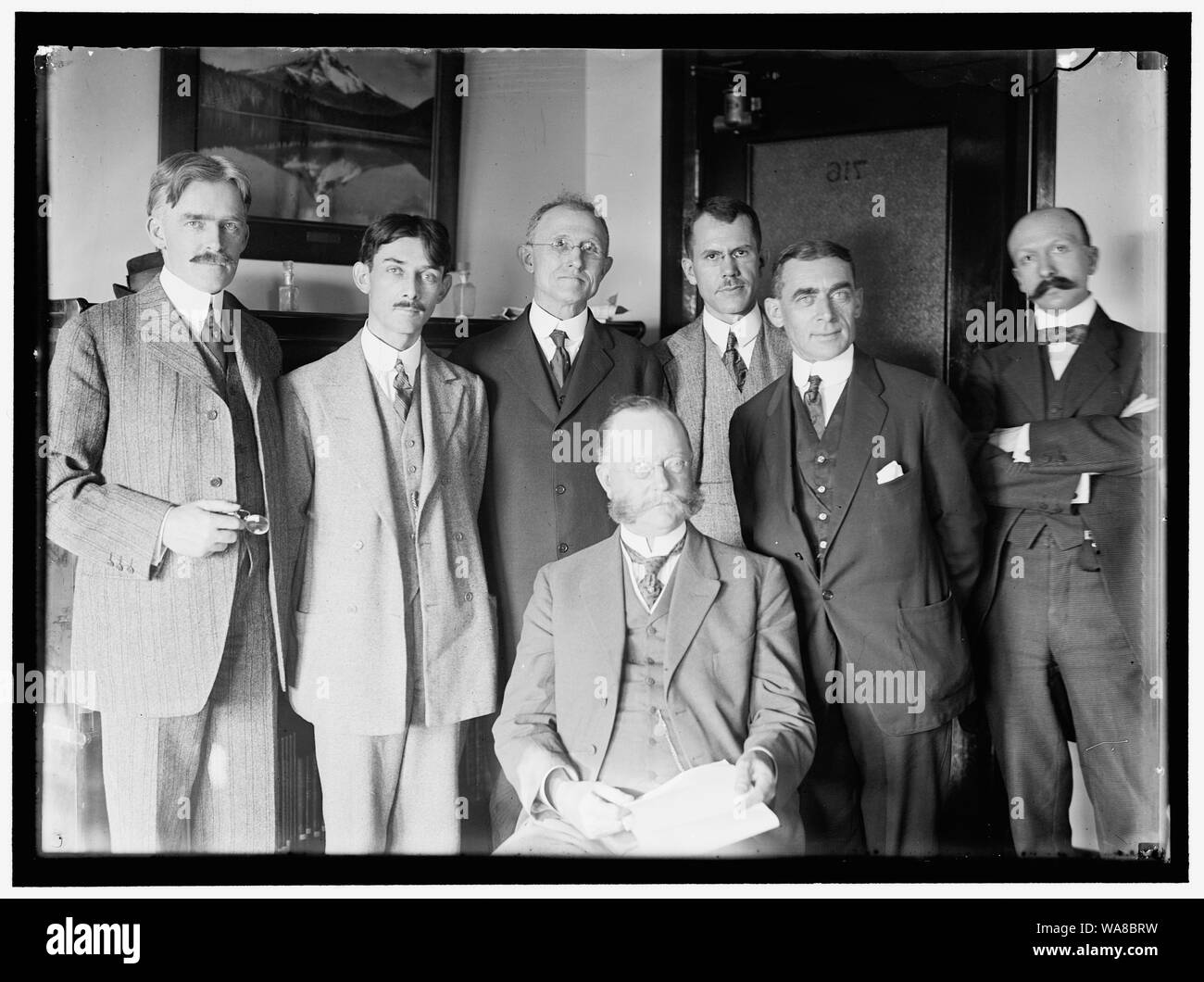 Kommerzielle BEIMISST: ALBERT H. BALDWIN, London; V.L. Steueroasen, NACH SANTIAGO, CHILE; Erwin W. THOMPSON, Berlin; A.I. HARRINGTON, in Lima, Peru; DR. ALBERT HALE, nach BUENOS AIRES, ARGENITNA; DR. CHARLES W.A. VEDITZ, NACH PARIS. Sekretär REDFIELD, SITZ, Zentrum Stockfoto