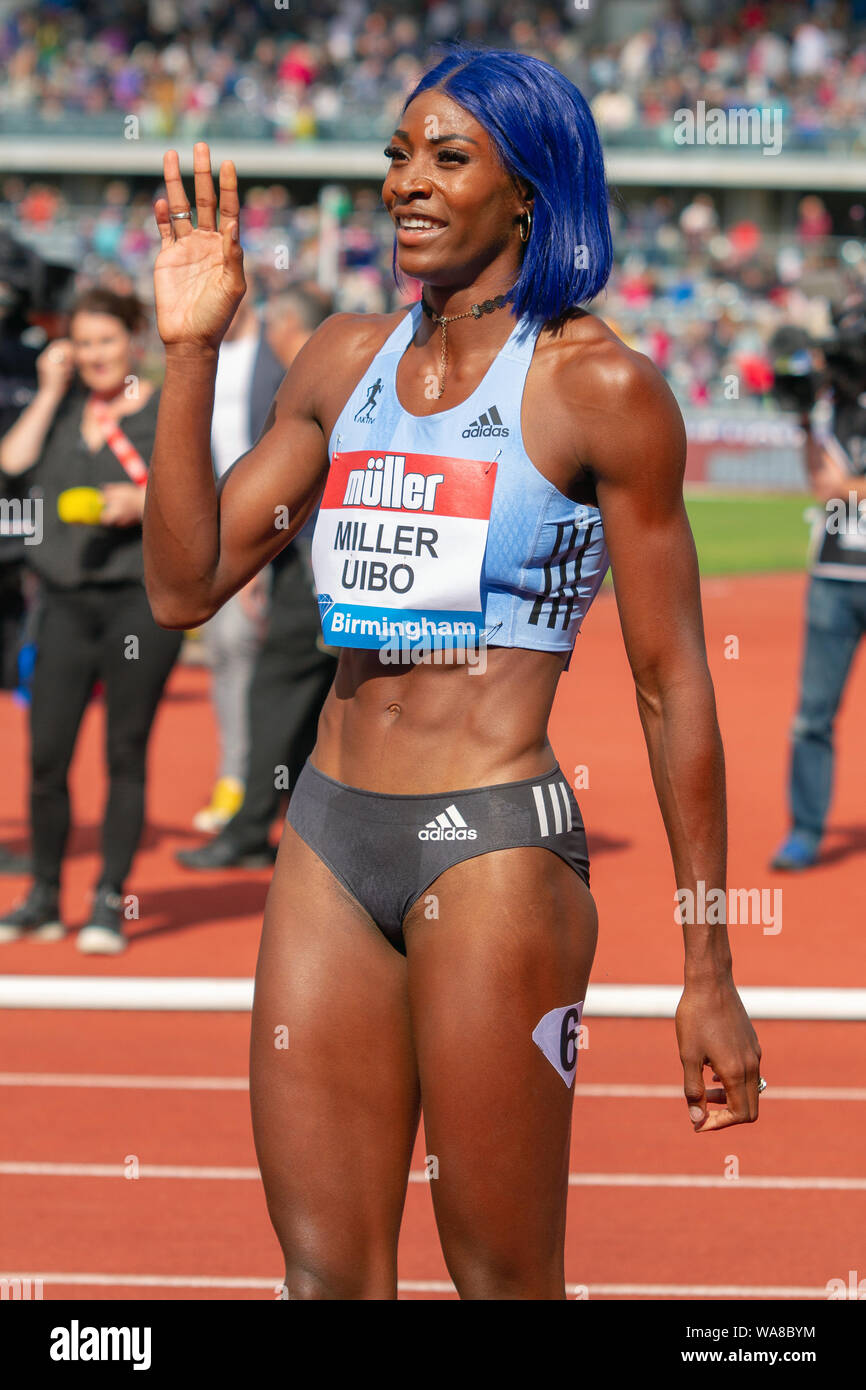 Shaunae Miller-Uibo der Bahamas Wellen nach dem Gewinn der Frauen 200 Meter, während der Birmingham 2019 Müller Grand Prix, am Alexander Stadium, Birmingham. Stockfoto