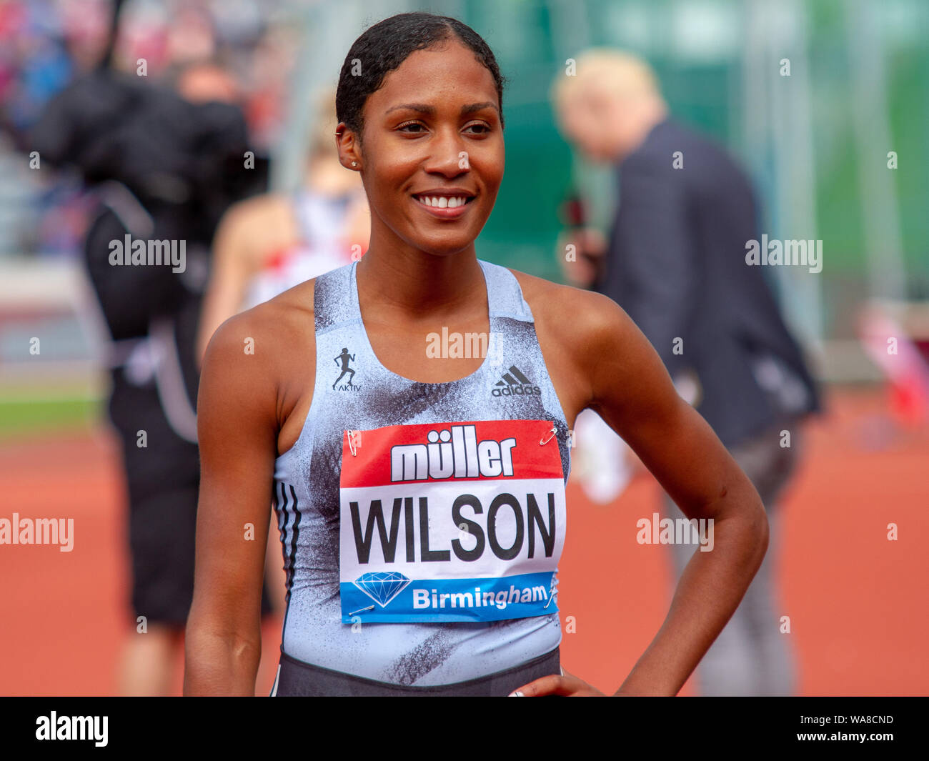 Ajeé Wilson von den Vereinigten Staaten nach dem Sieg der Frauen 800 Meter, während der Birmingham 2019 Müller Grand Prix, am Alexander Stadium, Birmingham. Stockfoto