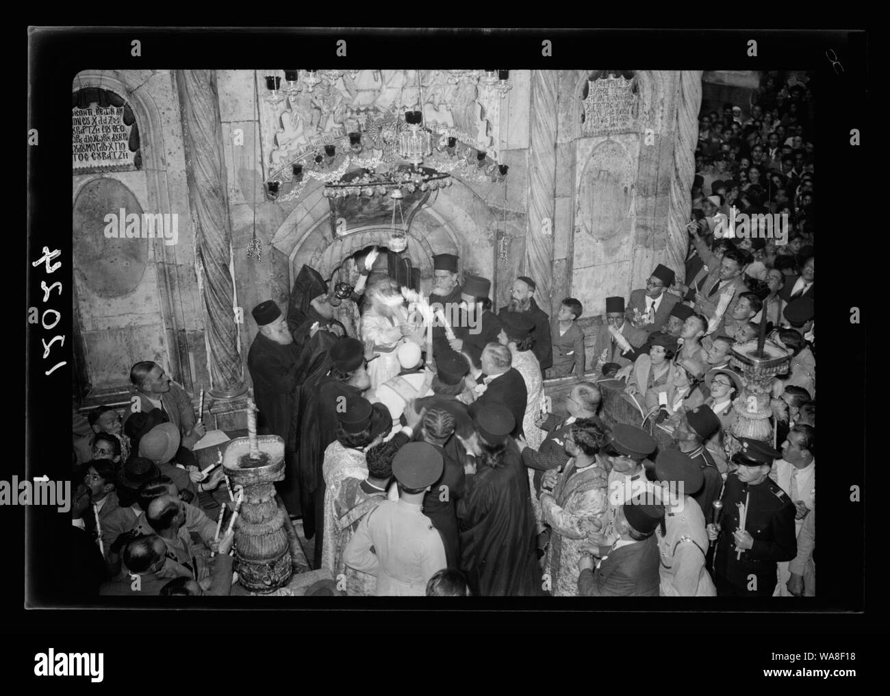 Kalender der religiösen Zeremonien in Jer. [D. h., Jerusalem] Ostern 1941. Heiliges Feuer Zeremonie von der Kuppel gesehen Stockfoto