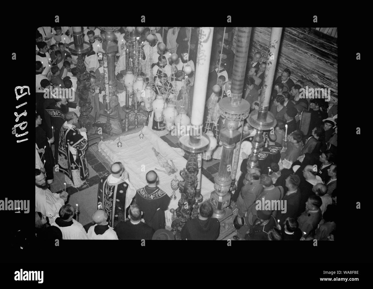 Kalender der religiösen Zeremonien in Jer. [D. h., Jerusalem] Ostern 1941. Prozession an der Stein der Salbung mit Körper, der eine[n] ointing corpus Stockfoto