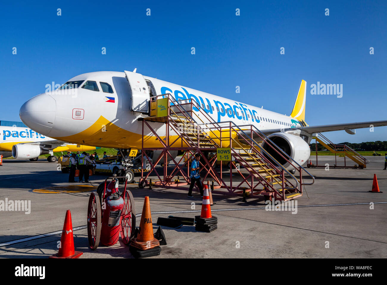 Ein Cebu Pacific Flugzeug in Puerto Princessa Flughafen, Palawan, Philippinen Stockfoto