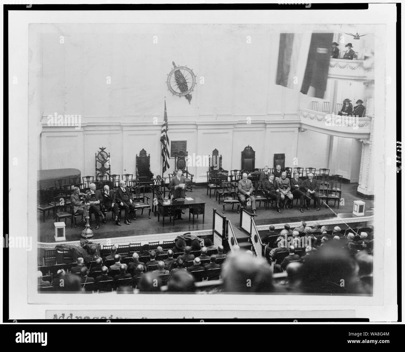 Calvin Coolidge Adressierung einer Sitzung des Haushaltsausschusses in Abwesenheit des Präsidenten Harding Stockfoto