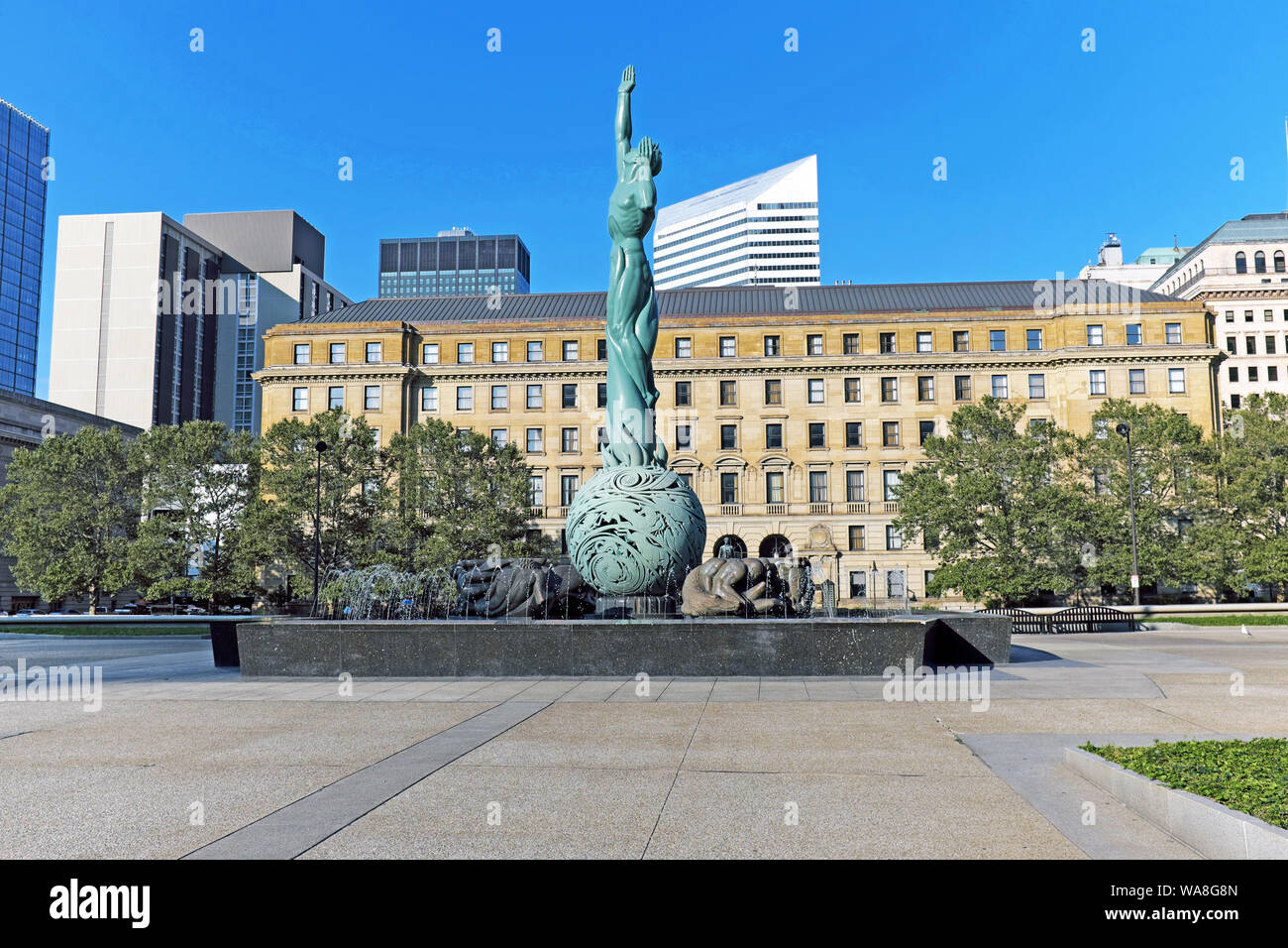 Die Innenstadt von Cleveland, Ohio, USA Stadtbild ist eine Mischung aus alter und neuer Architektur, offene Räume und öffentliche Kunst. Stockfoto