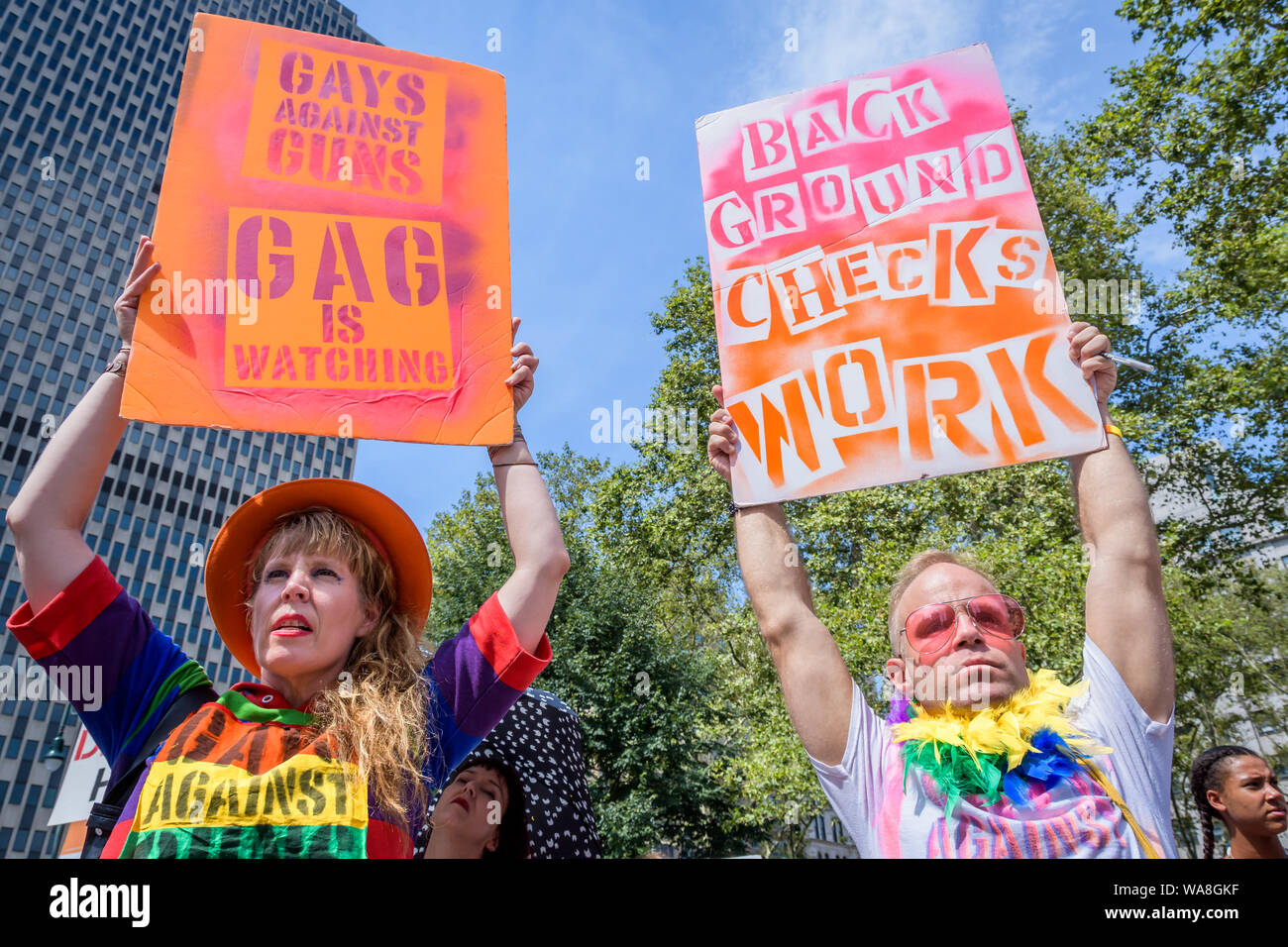 New York, Vereinigte Staaten. 18 Aug, 2019. Mammen Nachfrage Aktion veranstaltet eine Aussparung Rally und gemeinschaftlichen Zusammenkunft am 18. August 2019 am Foley Square die Opfer von Waffengewalt zu ehren und zu fordern unsere Gesetzgeber Maßnahmen zu ergreifen und die Mitglieder des Kongresses über die Dringlichkeit der Abstimmung für Pistole Sicherheit zu erinnern in diesem Jahr. (Foto von Erik McGregor/Pacific Press) Quelle: Pacific Press Agency/Alamy leben Nachrichten Stockfoto