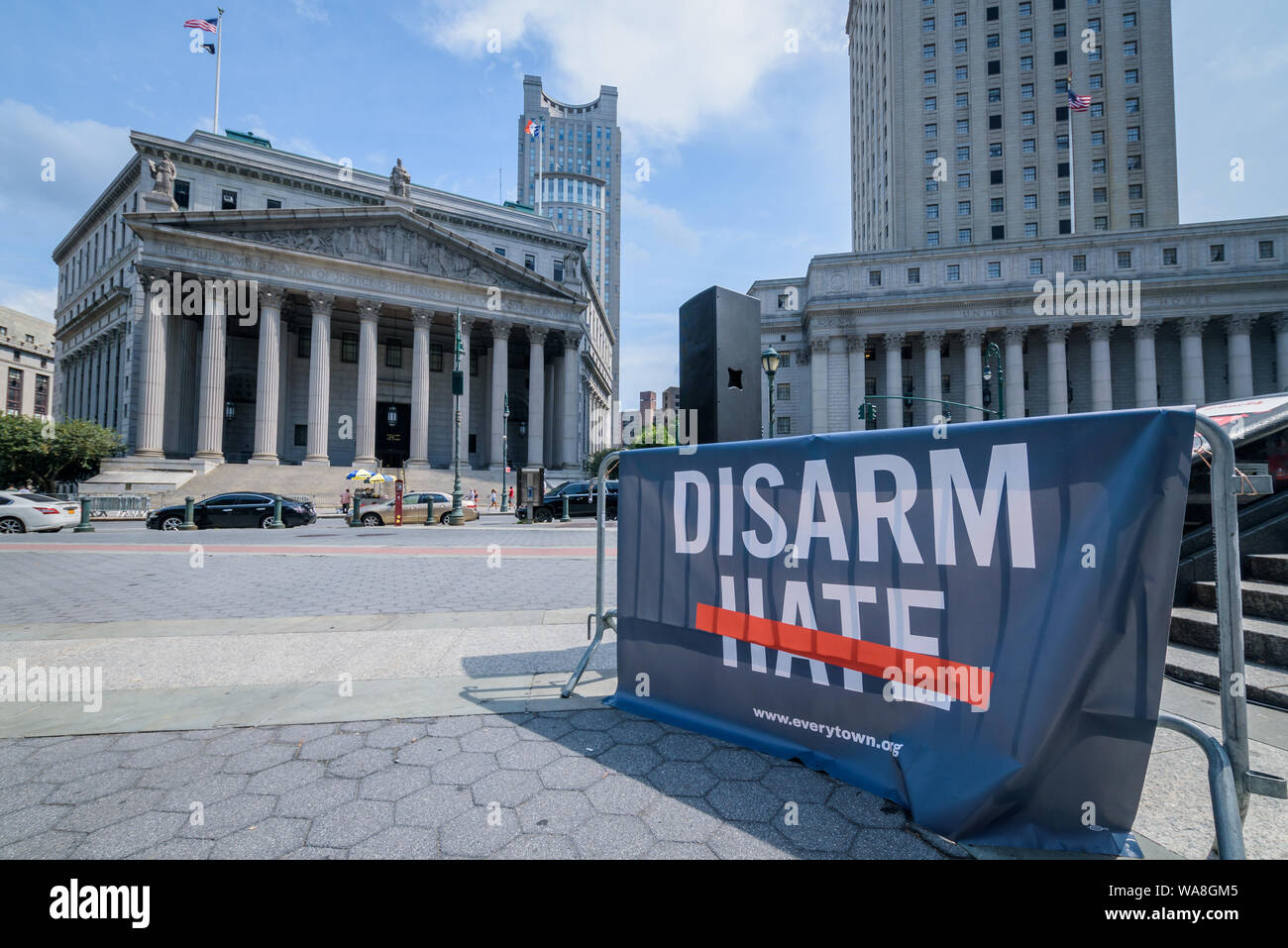 New York, Vereinigte Staaten. 18 Aug, 2019. Mammen Nachfrage Aktion veranstaltet eine Aussparung Rally und gemeinschaftlichen Zusammenkunft am 18. August 2019 am Foley Square die Opfer von Waffengewalt zu ehren und zu fordern unsere Gesetzgeber Maßnahmen zu ergreifen und die Mitglieder des Kongresses über die Dringlichkeit der Abstimmung für Pistole Sicherheit zu erinnern in diesem Jahr. (Foto von Erik McGregor/Pacific Press) Quelle: Pacific Press Agency/Alamy leben Nachrichten Stockfoto