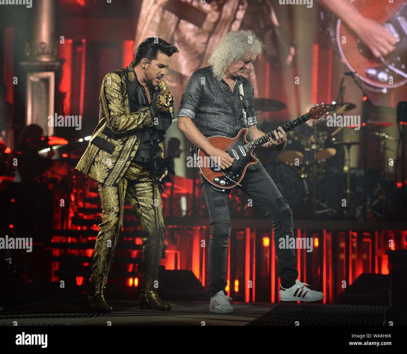 SUNRISE FL - 17. August: Adam Lambert, Brian May und Roger Taylor von Queen + Adam Lambert an der BB&T Center durchführen am 17. August 2019 in Sunrise, Florida Credit: MPI04/Mediapunch Stockfoto