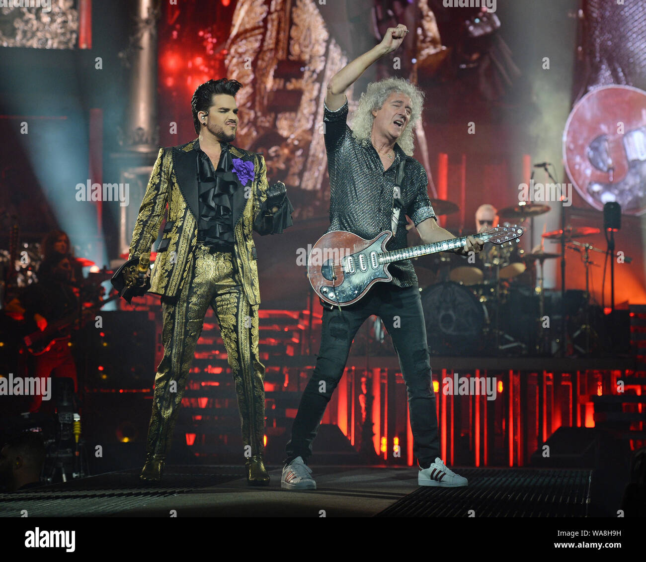 SUNRISE FL - 17. August: Adam Lambert, Brian May und Roger Taylor von Queen + Adam Lambert an der BB&T Center durchführen am 17. August 2019 in Sunrise, Florida Credit: MPI04/Mediapunch Stockfoto