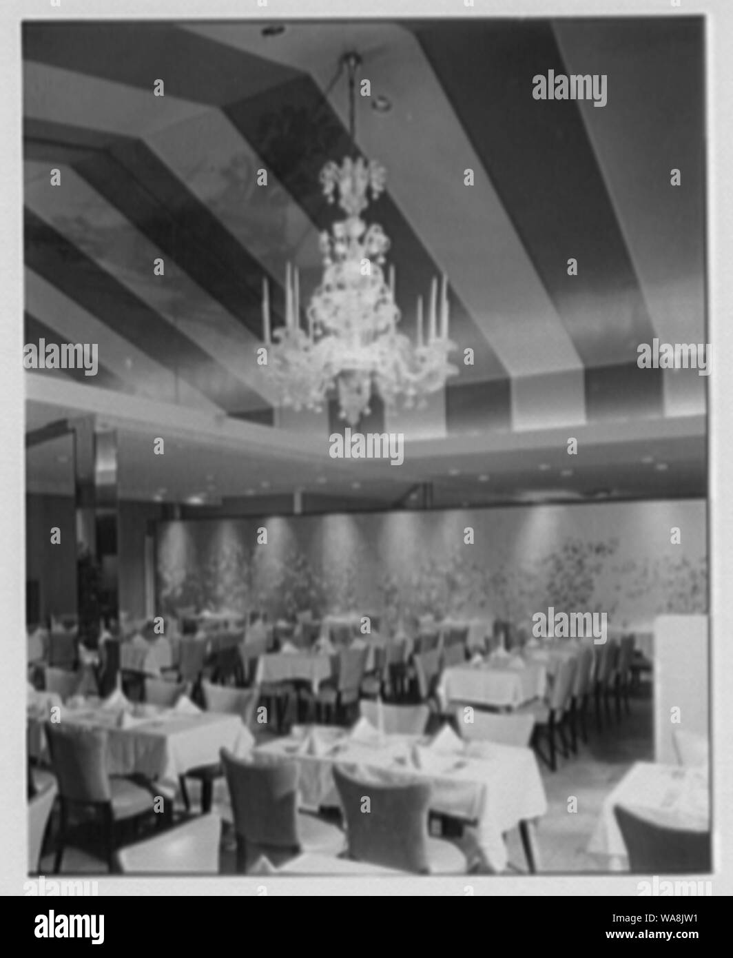 Restaurant bei Kerzenschein, Central Ave., Yonkers, New York. Stockfoto