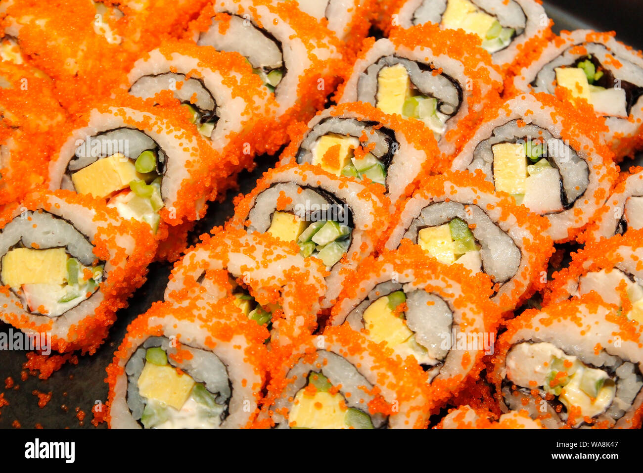 Japanisches Essen, close-up der Sushi Rollen auf Buffet Stockfoto