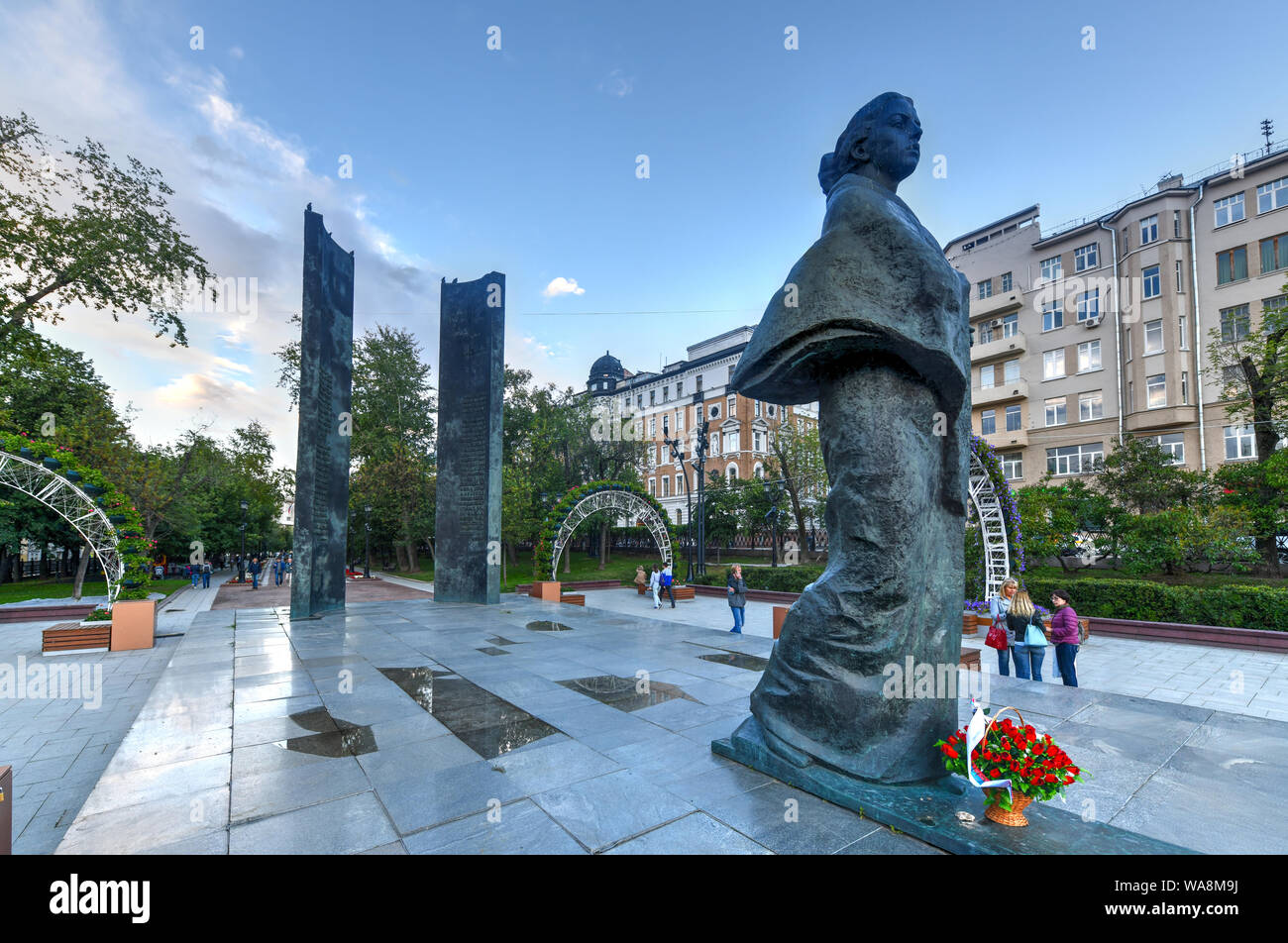 Moskau, Russland - Juli 6, 2019: Denkmal für N. K. Krupskaja auf Sretensky Boulevard in Moskau im Sommer. Stockfoto