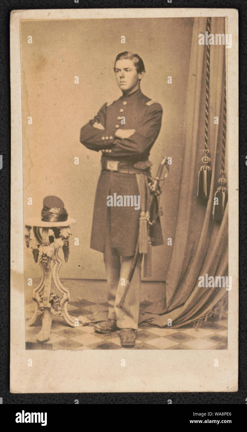Captain William H. Jewell von Co.A, 1.massachusetts Infanterie Regiment und Co. EIN, 38th Massachusetts Infanterieregiment in Uniform mit Schwert Stockfoto