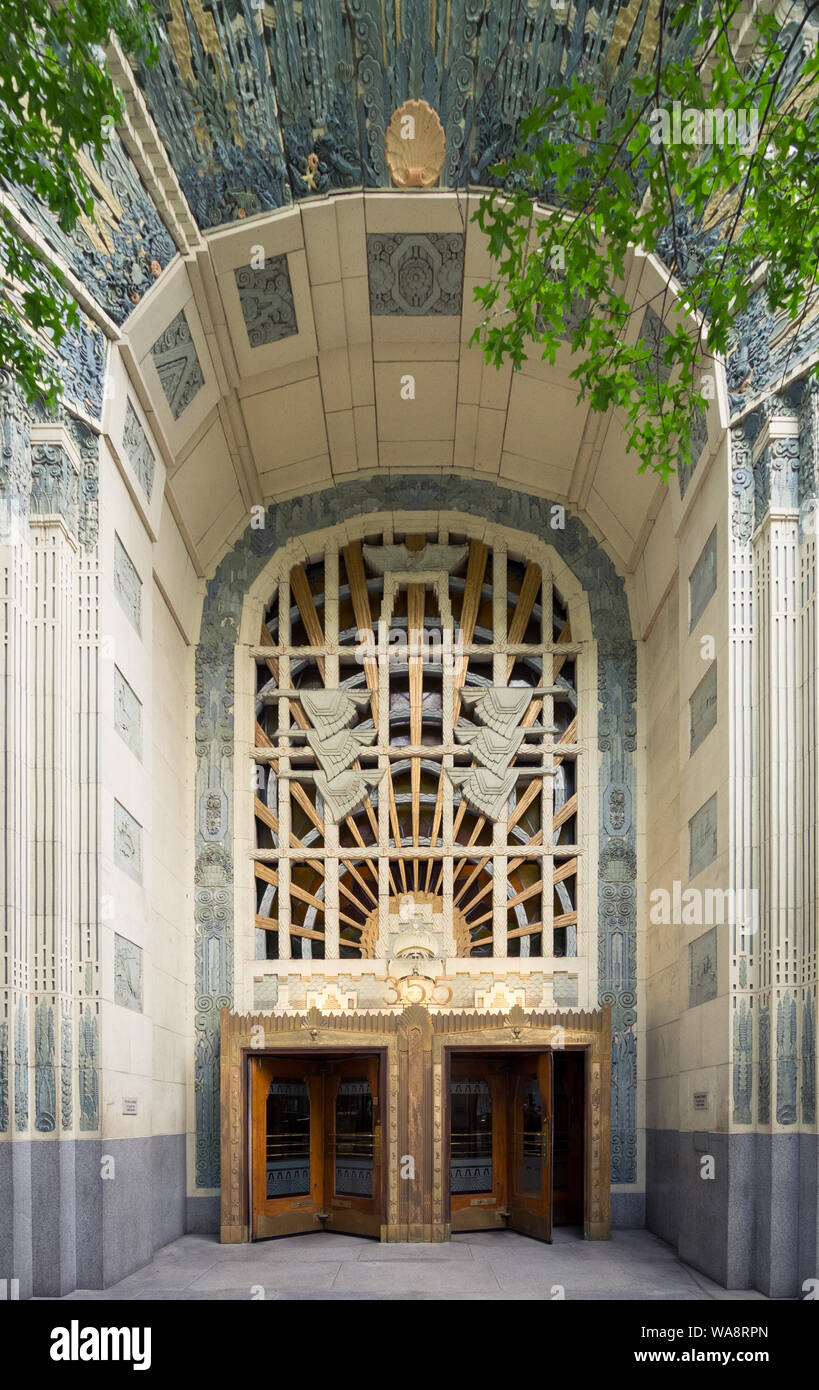 Der Haupteingang des historischen maritimen Gebäude, ein leuchtendes Beispiel der Kunst Dez Architektur. Vancouver, British Columbia, Kanada. Stockfoto