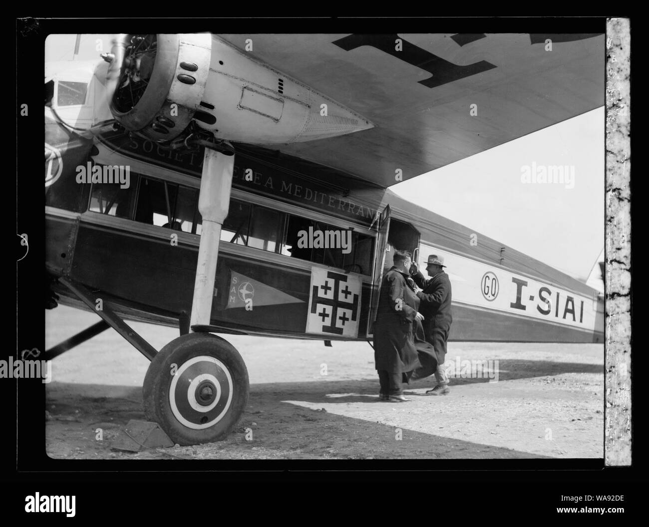 Centennial Ostern feiern. Heilige Jahr. Vatikan Vertreter von Rom Ankunft in Ramleh. Die päpstliche Flugzeug Landung am 2. April, 1933 Stockfoto