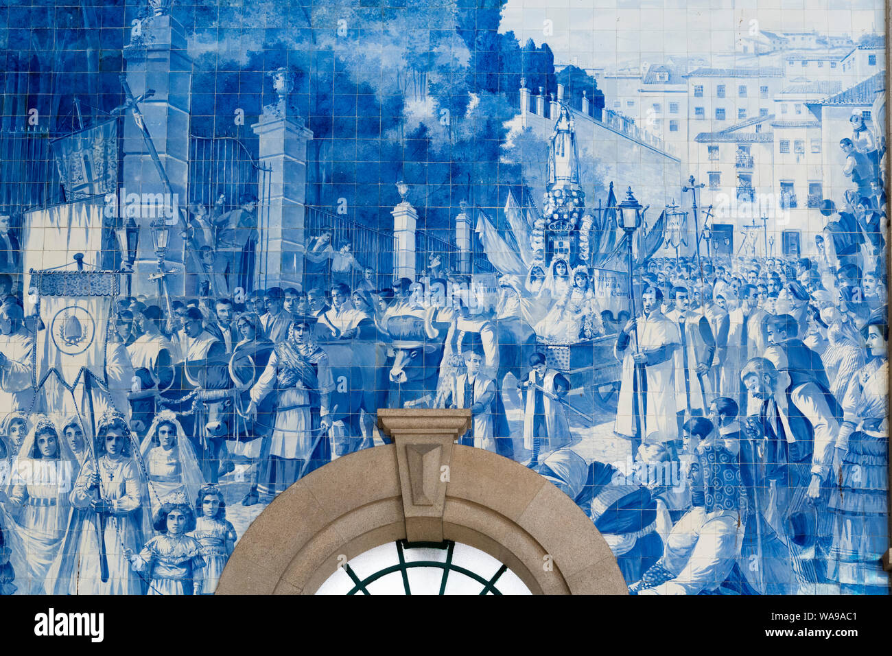 Portugal Porto Porto Estação Ferroviária de Sao Bento Bahnhof eröffnet 1916 Azulejo Kacheln von Jorge Colaço Prozession der Terminus Züge atrium Stockfoto