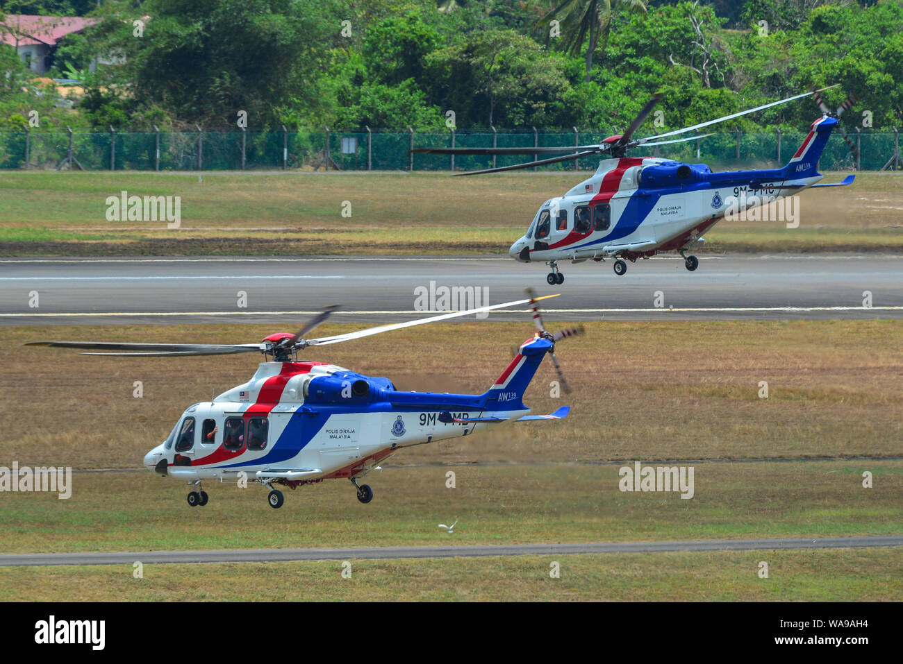 Langkawi, Malaysia - Mar 31, 2019. Königliche malaysische Polizei AgustaWestland AW139 nehmen - weg vom Flughafen Langkawi (Lgk). Stockfoto