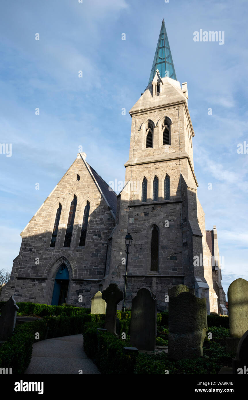 St. James' Church Friedhof und Glasturm für Pearse Lyons Distillery, James St, The Liberties, Dublin 8, Irland Stockfoto