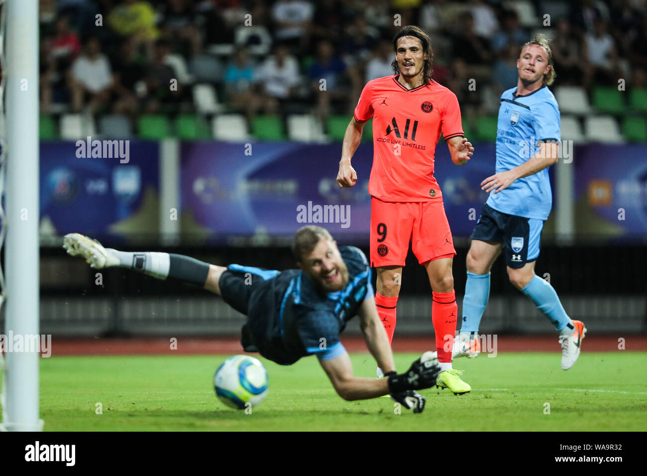 Andrew James Redmayne, Links, ein australischer professioneller Fußballspieler von Sydney FC verpasste den Ball im Freundschaftsspiel gegen Paris Saint-Ger Stockfoto