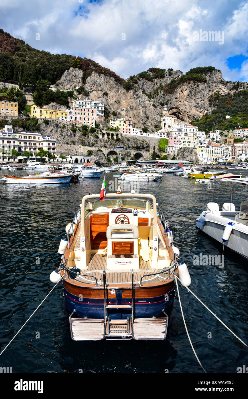 Motorboot, Amalfi, Salerno, Italien Stockfoto