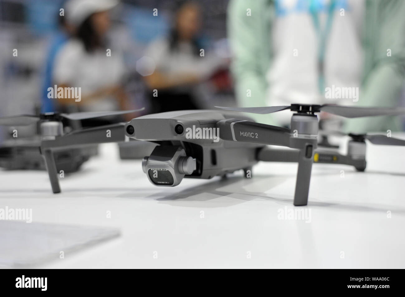 ---- Eine DJI Mavic 2 Unmanned Aerial Vehicle (UAV), oder Drohne, des DJI Technology Co. ist für den Verkauf in einem Geschäft in Shenzhen City, South China Guangdong Stockfoto