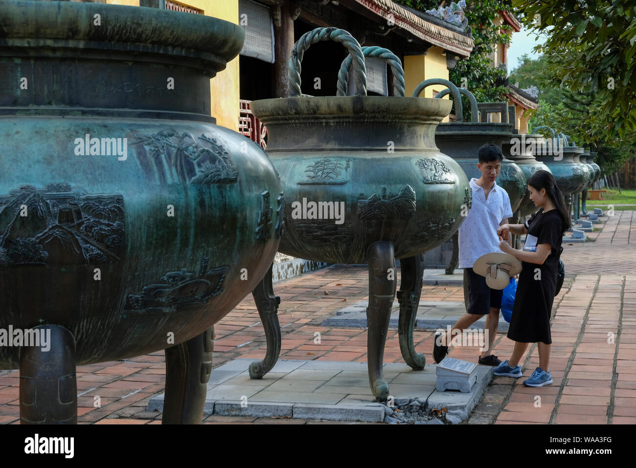 Hue, Vietnam - 19. August: Touristen, die in der kaiserlichen Stadt am 19. August 2018 in Hue, Vietnam. Stockfoto