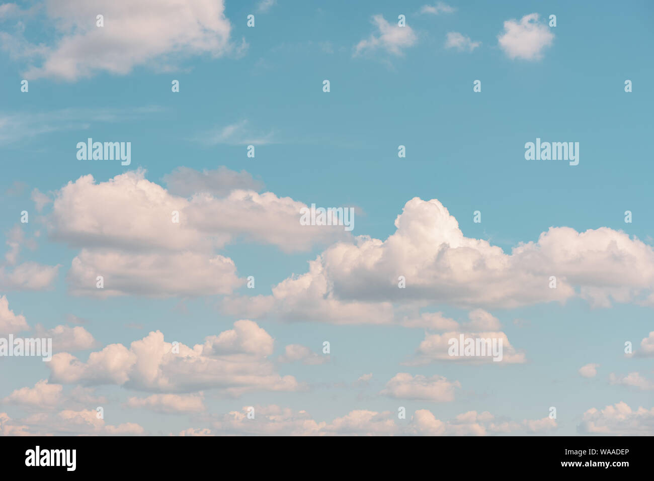 Sommer Wolken, schönen Hintergrund oder Sky Austausch Bild Stockfoto