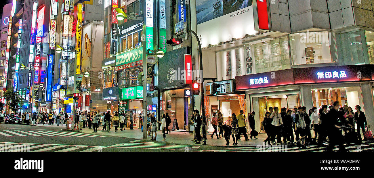 Straßenszene von Nacht, Shinjuku, Tokio, Japan Stockfoto