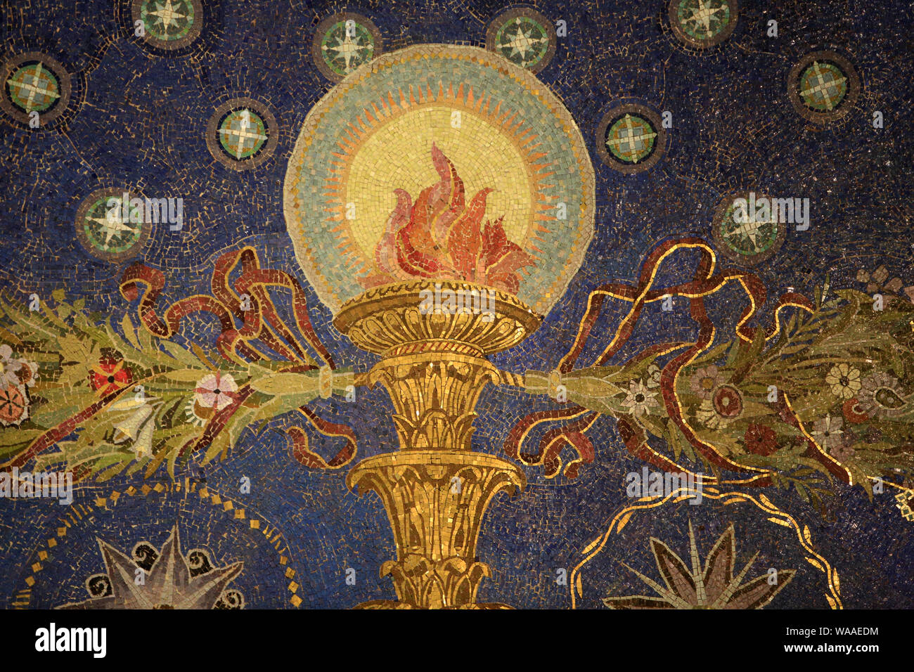 Flamme. Aus dem Mosaik der Basilika Detail in Gethsemane. Die Kirche aller Nationen, auch die Kirche oder die Basilika der Agonie bekannt. Jerusalem. Stockfoto