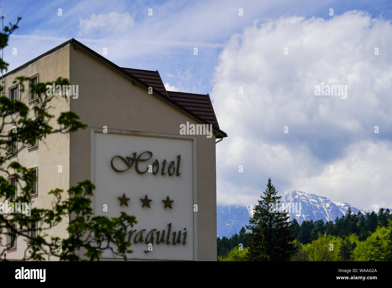 Hotel Dragului, in Predeal ein Mountain Resort Town in Brasov, Rumänien. Hotel Dragului befindet sich 500 Meter von der Skipiste Clabucet Stockfoto