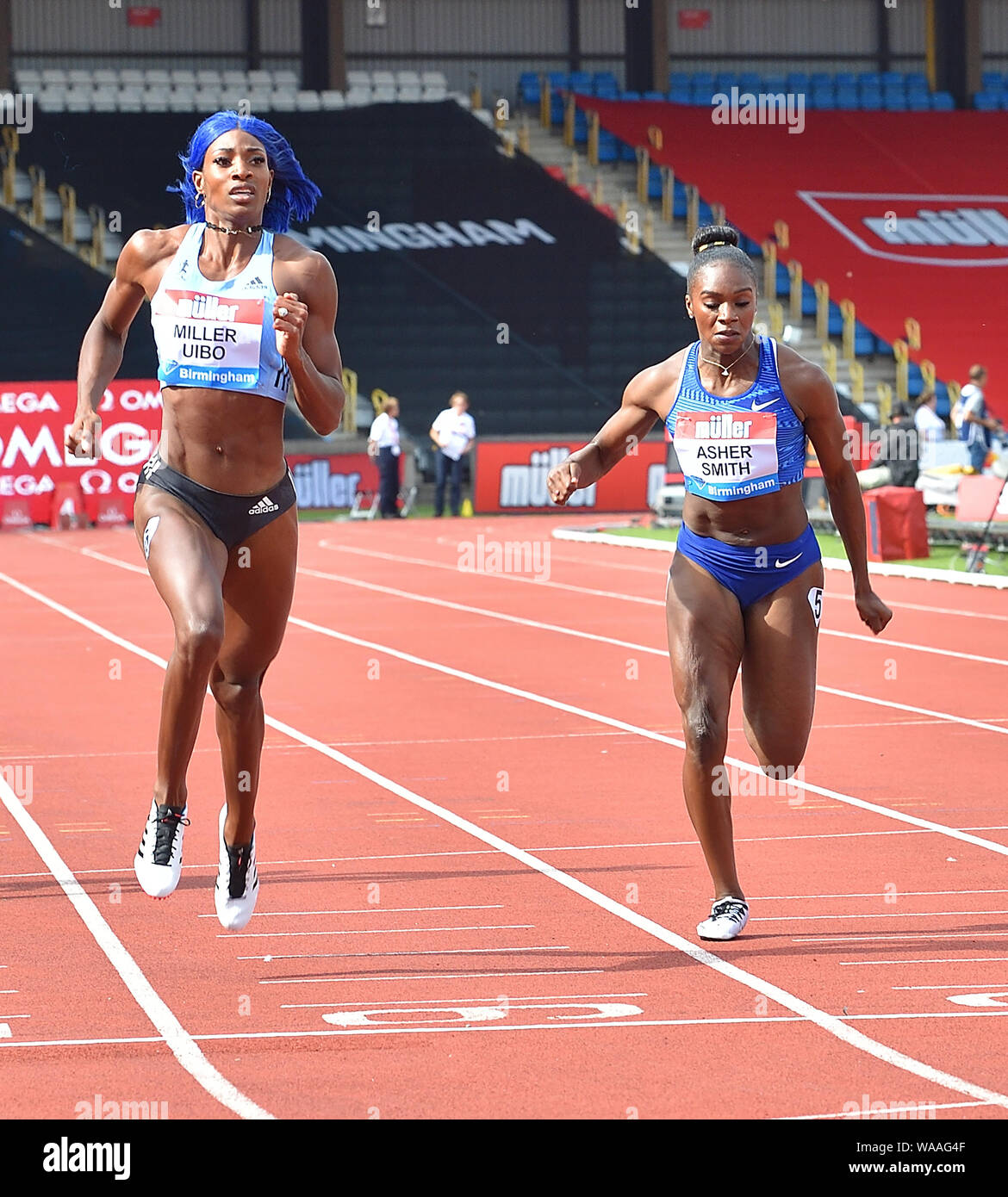 Shaunae Miller-Uibo (Bahamas) und Dina Asher-Smith (Großbritannien) in Aktion während der iaaf Diamond League Leichtathletik im Alexander Stadion in Birmingham. Stockfoto