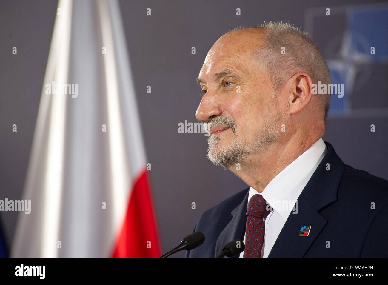 Der polnische Minister für Nationale Verteidigung Antoni Macierewicz bei einem Treffen mit den Medien. NATO-Gipfel 2016, National Stadium, Warschau am 8. Juli 2016. Stockfoto