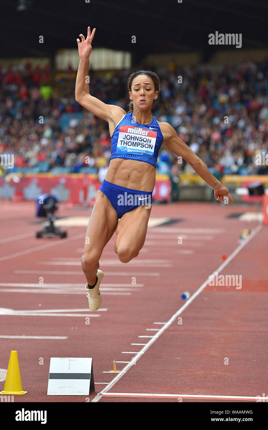 Katarina Johnson-Thompson (Großbritannien) im Weitsprung Aktion während der iaaf Diamond League Leichtathletik 2019 an Alexander Stadion Birmingham Uni Stockfoto