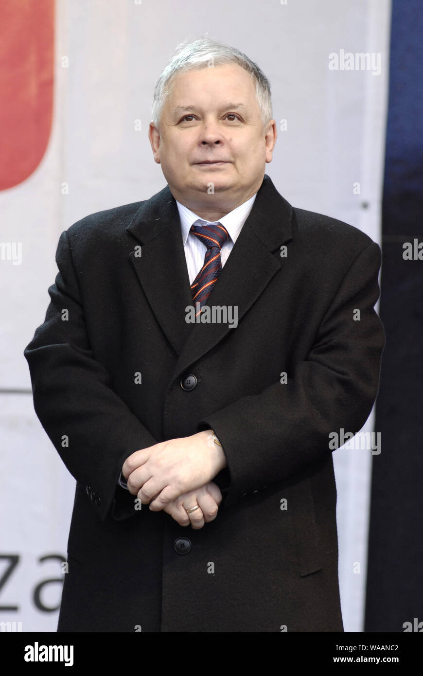 21.03.2006 Warschau, Polen. Präsident Polens Lech Kaczynski gepflanzt, der Baum. Stockfoto