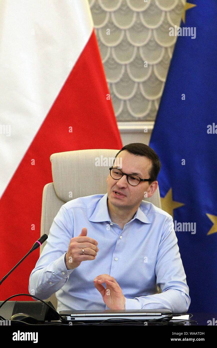 Warschau, Polen 01.02.2019 Bild: Premierminister von Polen Mateusz Morawiecki met Kinder und Jugendliche im Winter Urlaub Stockfoto