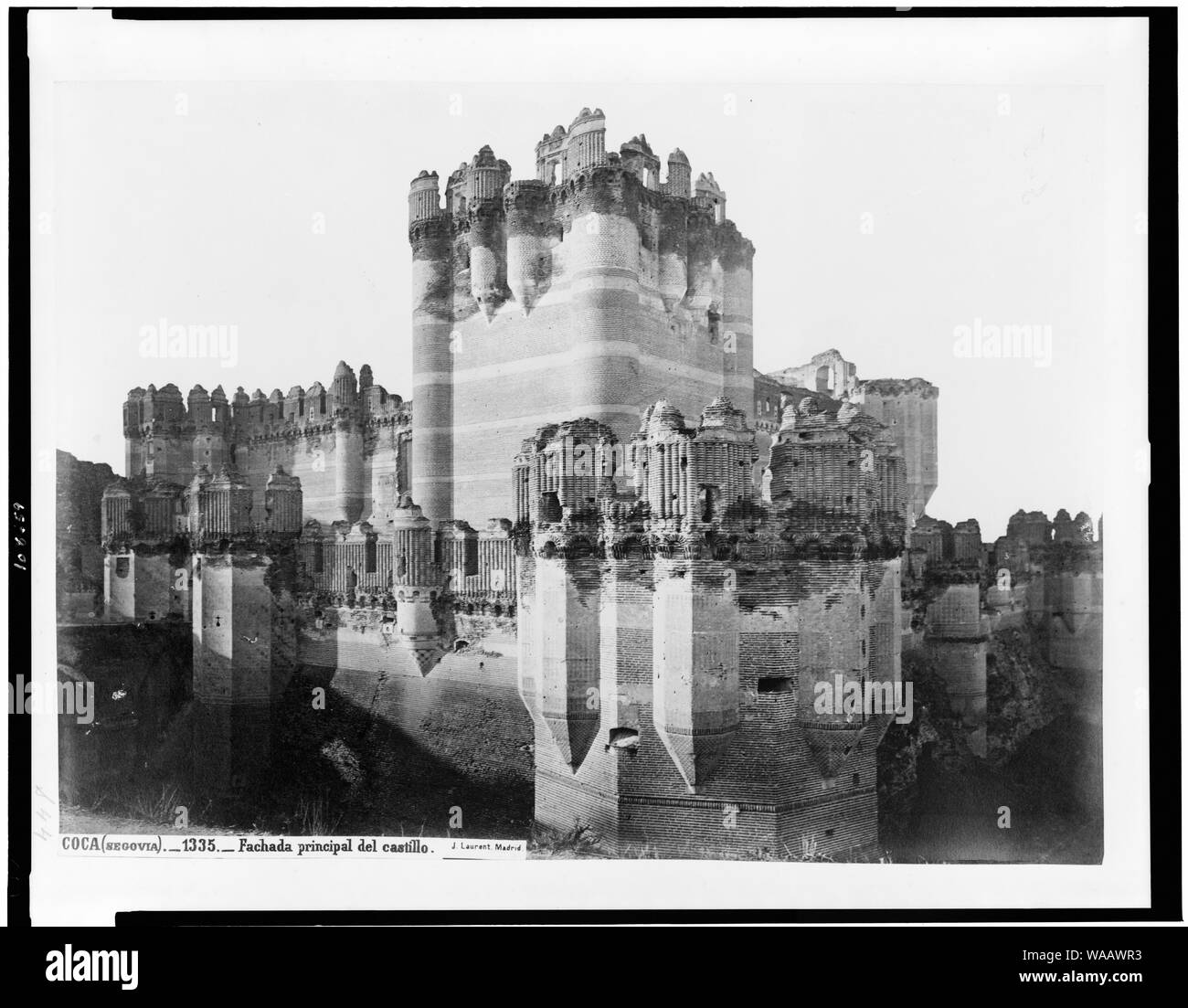 Coca (Segovia). Fachada Principal del Castillo/J. Laurent. Madrid. Stockfoto