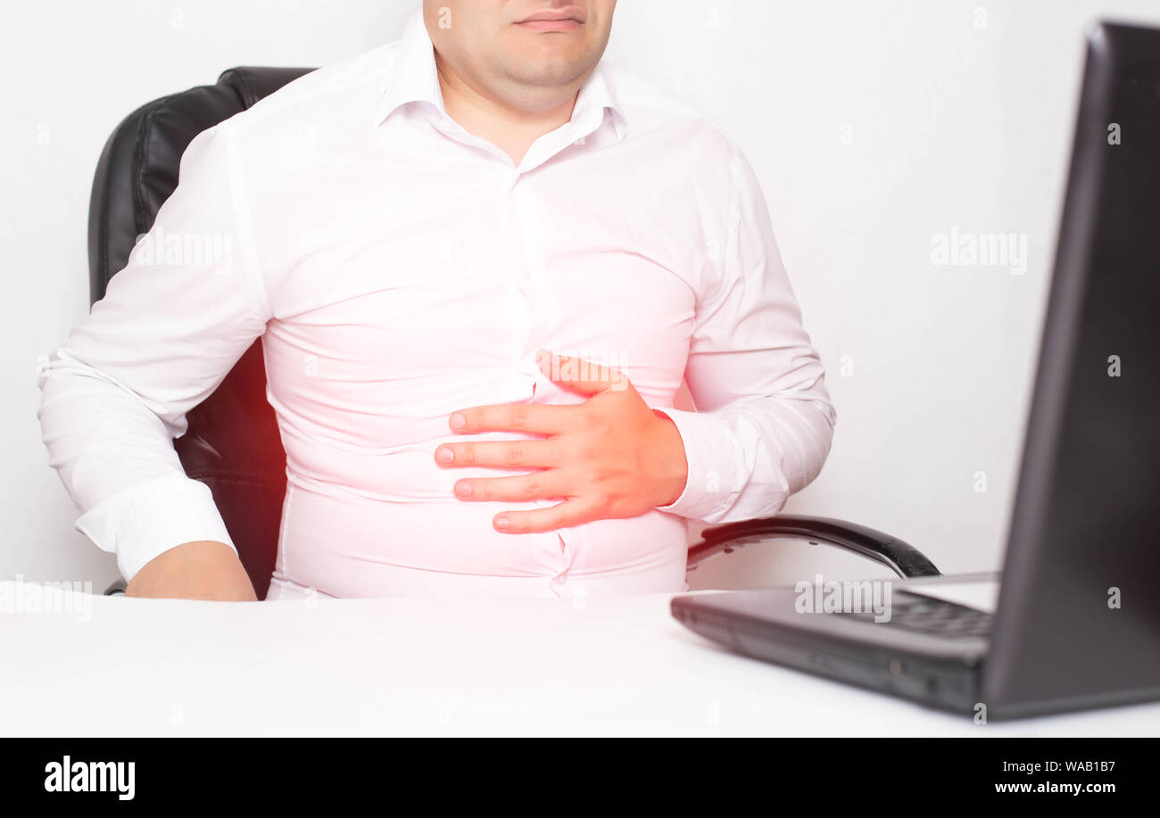 Männliche Büroangestellter holding Magen Magen, Gastritis, Magengeschwür, Helicobacter Pylori, Speiseröhrenkrebs diverticulums Stockfoto
