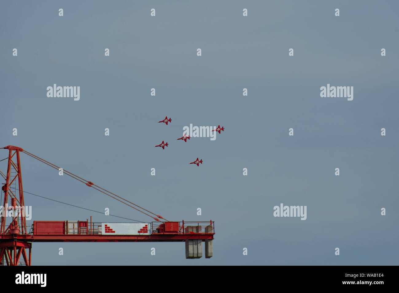 5 Flugzeuge in der Bildung der Patrouille Suisse während der Airshow über birmenstorf am d-Tage der CTR 2019 Stockfoto
