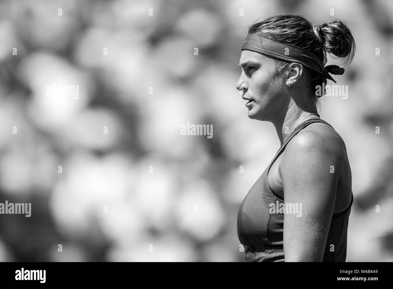 Arnya Sabalenka von Belarus während der Match gegen Agnieszka Radwanska aus Polen. Natur Tal Internationale 2018 - Freitag, 29 Juni, 2018 - Devonshire Stockfoto