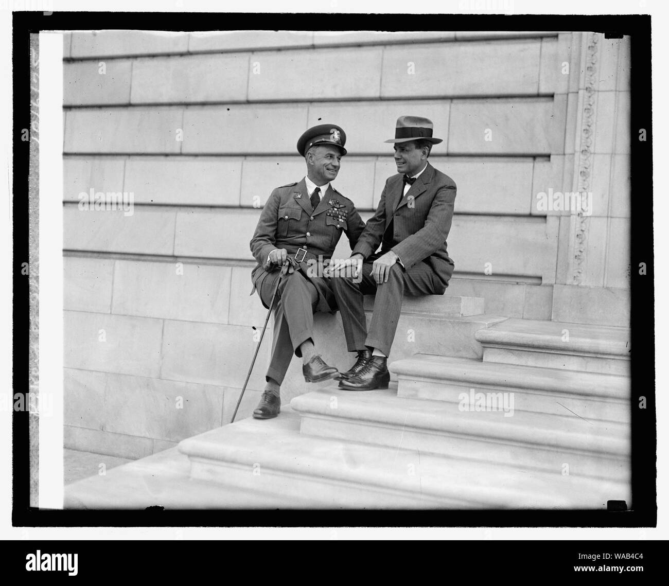 Colonel Mitchell & Rechtsanwalt, Rep. Frank R. Reid von Illinois, 10/6/25. Stockfoto
