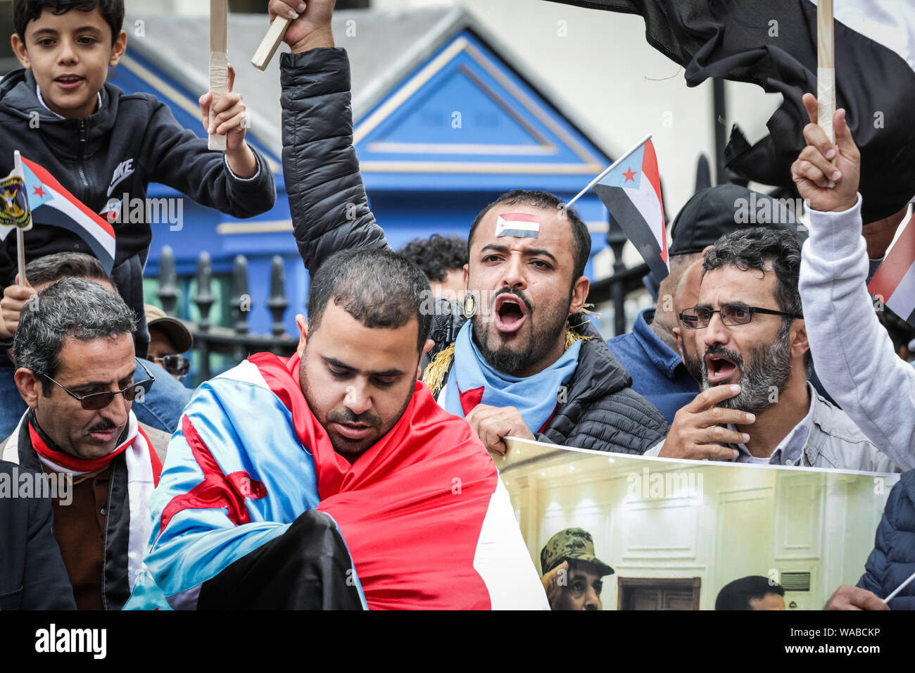 Westminster, London, UK, 19. Aug 2019. Mehrere hundert Demonstranten aus der jemenitischen Gemeinschaft Kundgebung zur Unterstützung des Jemen südlichen separatistische Bewegung und den südlichen Übergangsrat (STC). Der Protest folgt jüngsten Auseinandersetzungen im Land zwischen den separatistischen und loyalistischen Truppen, die der Region weiterhin zum Bürgerkrieg verfügbar macht. Credit: Imageplotter/Alamy leben Nachrichten Stockfoto