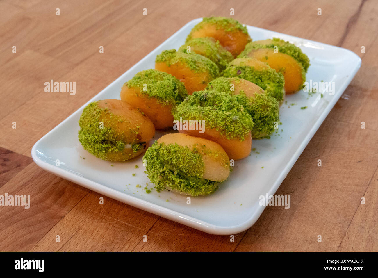 Schlagsahnekuchen mit aprikosen -Fotos und -Bildmaterial in hoher ...