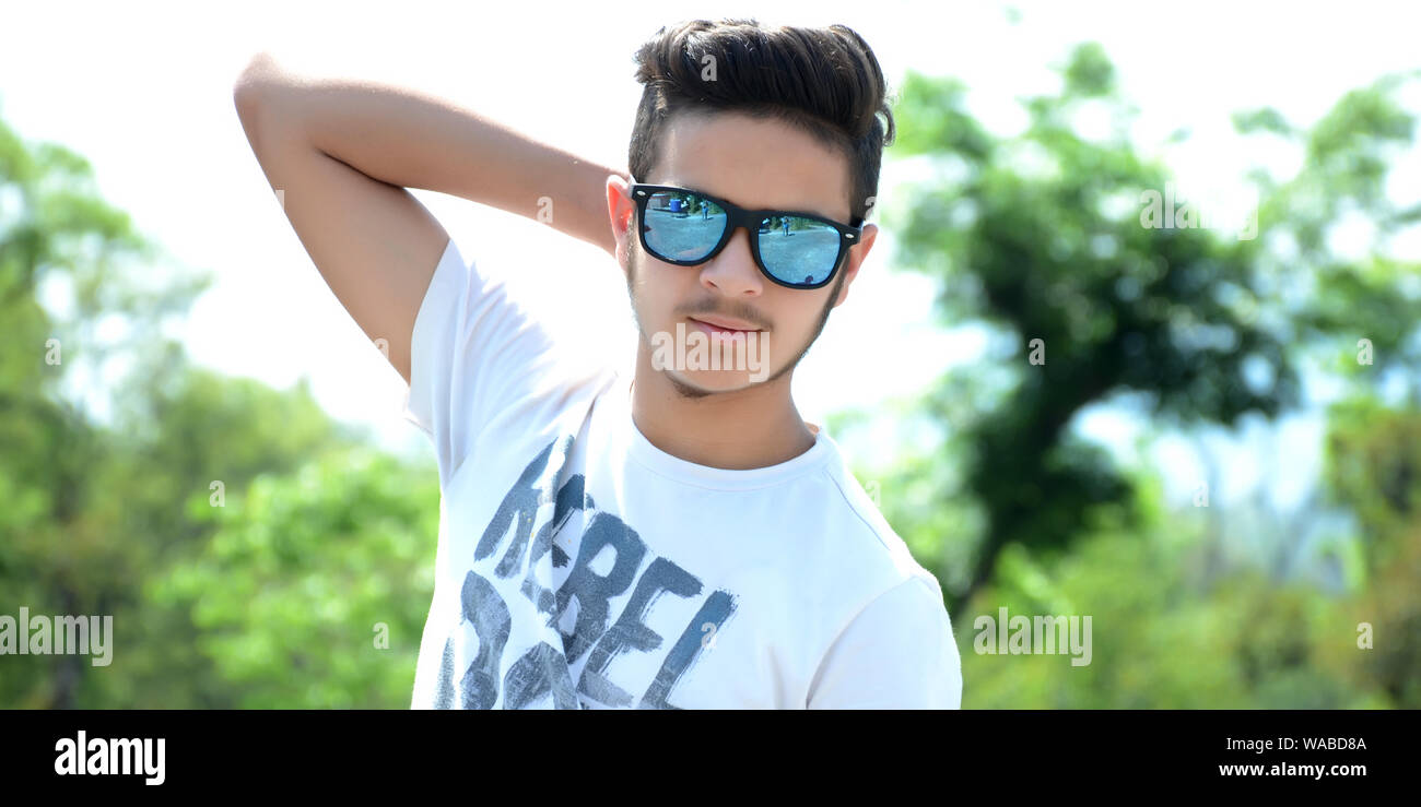 Schöner junge Wie stellt Gute und Schöne pic. Stockfoto